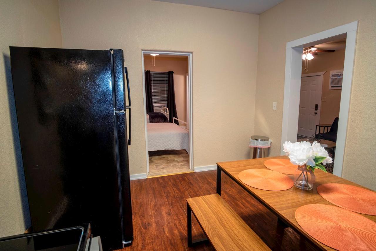 Cozy Downtown Guest House 2Br/1Ba Sleeps 8 San Antonio Kültér fotó